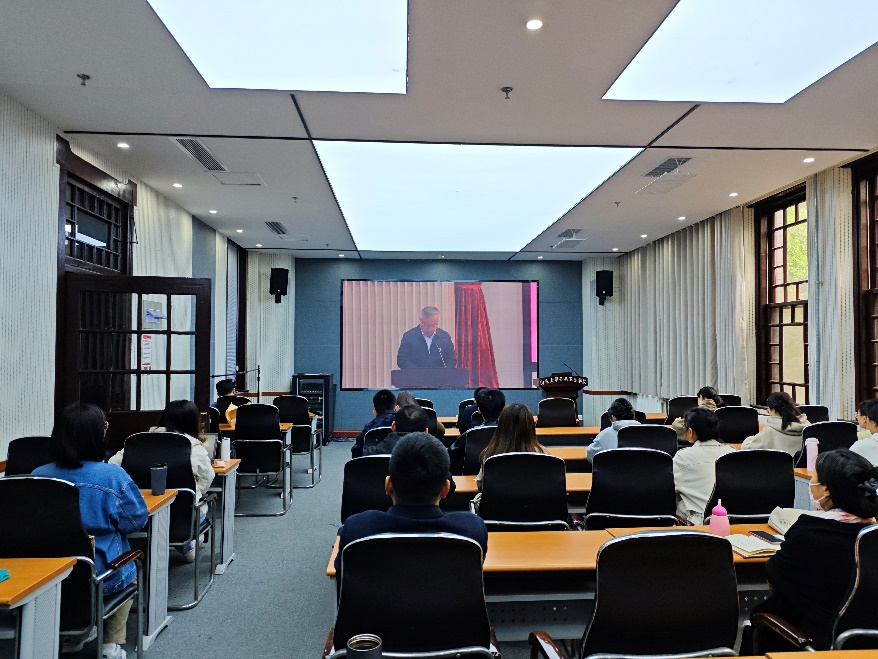 公共卫生学院组织参加党纪学习教育专题辅导报告会